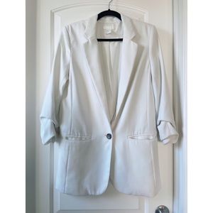 H&M white blazer with scrunched sleeve detail